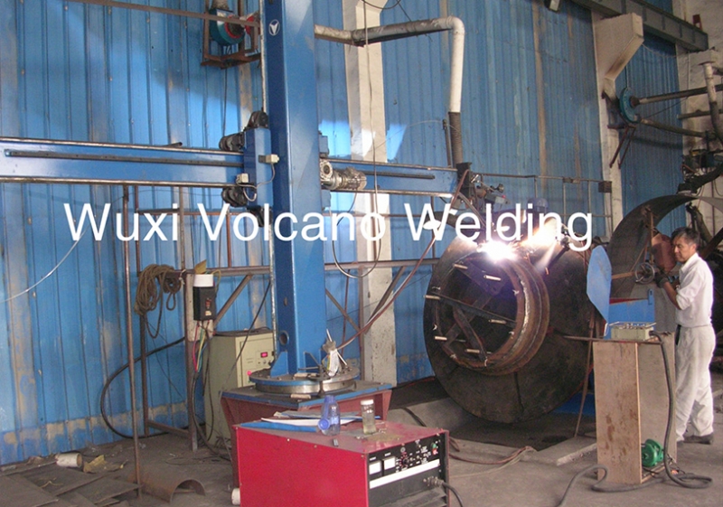 Surfacing welding machine